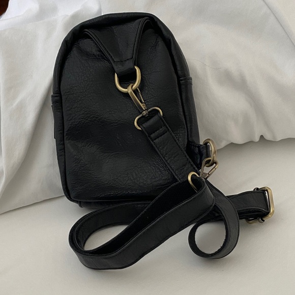 Joy Susan Black vegan Leather Crossbody Bag - Picture 4 of 4